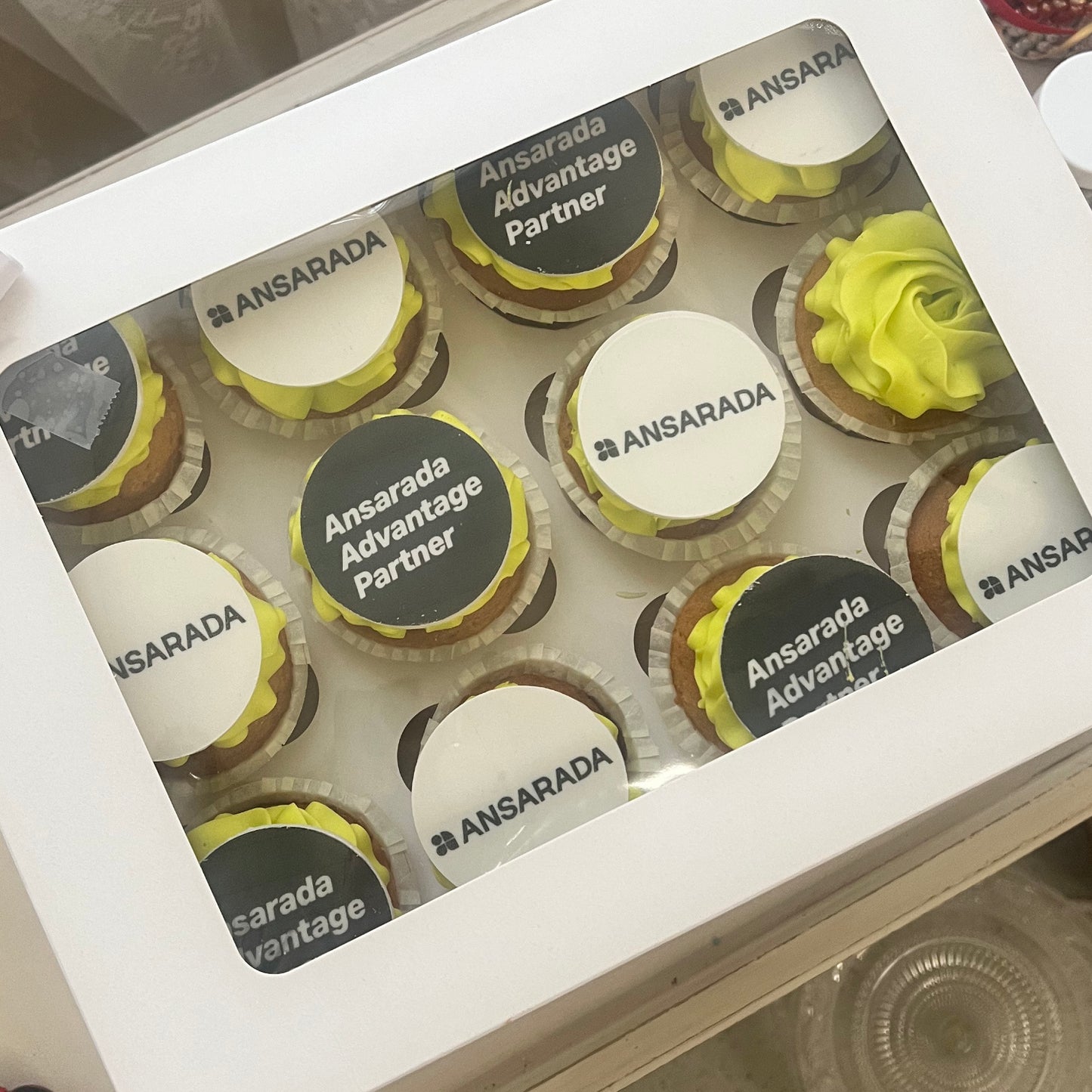 Cupcakes mit Logo