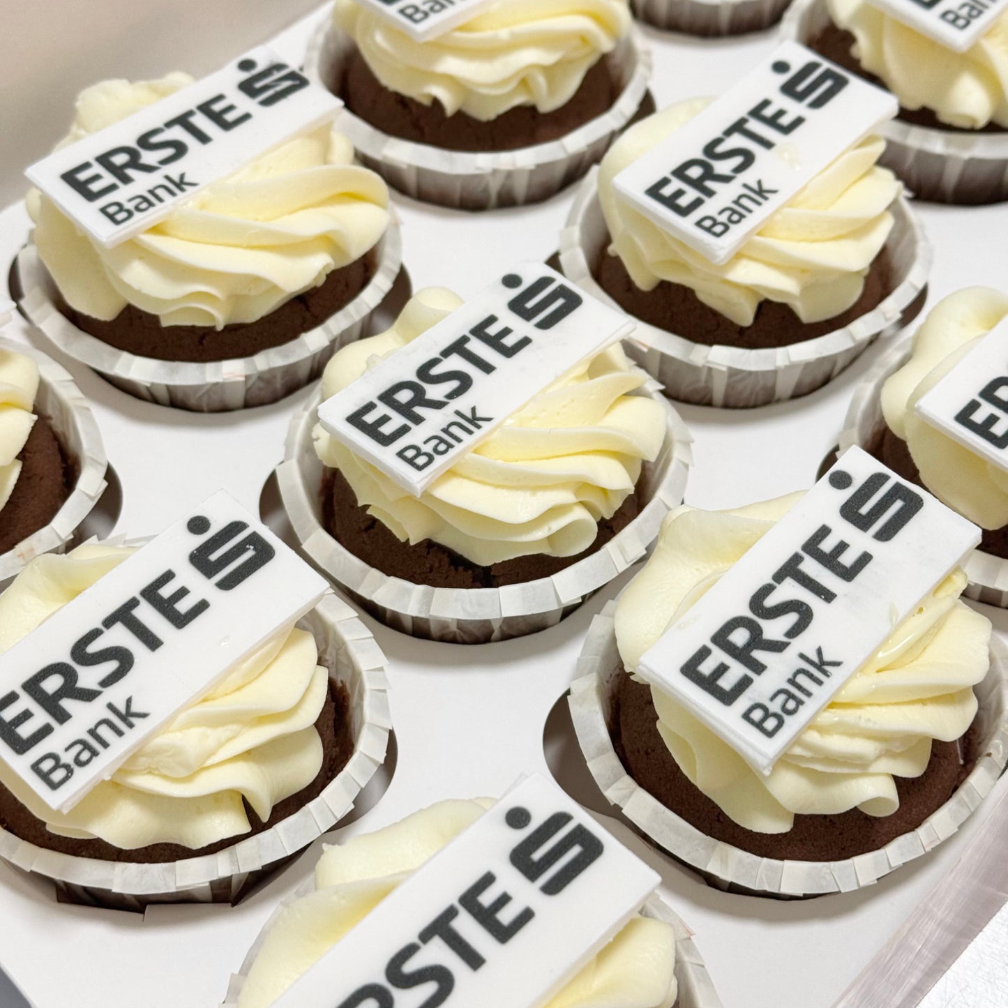 Cupcakes mit Logo