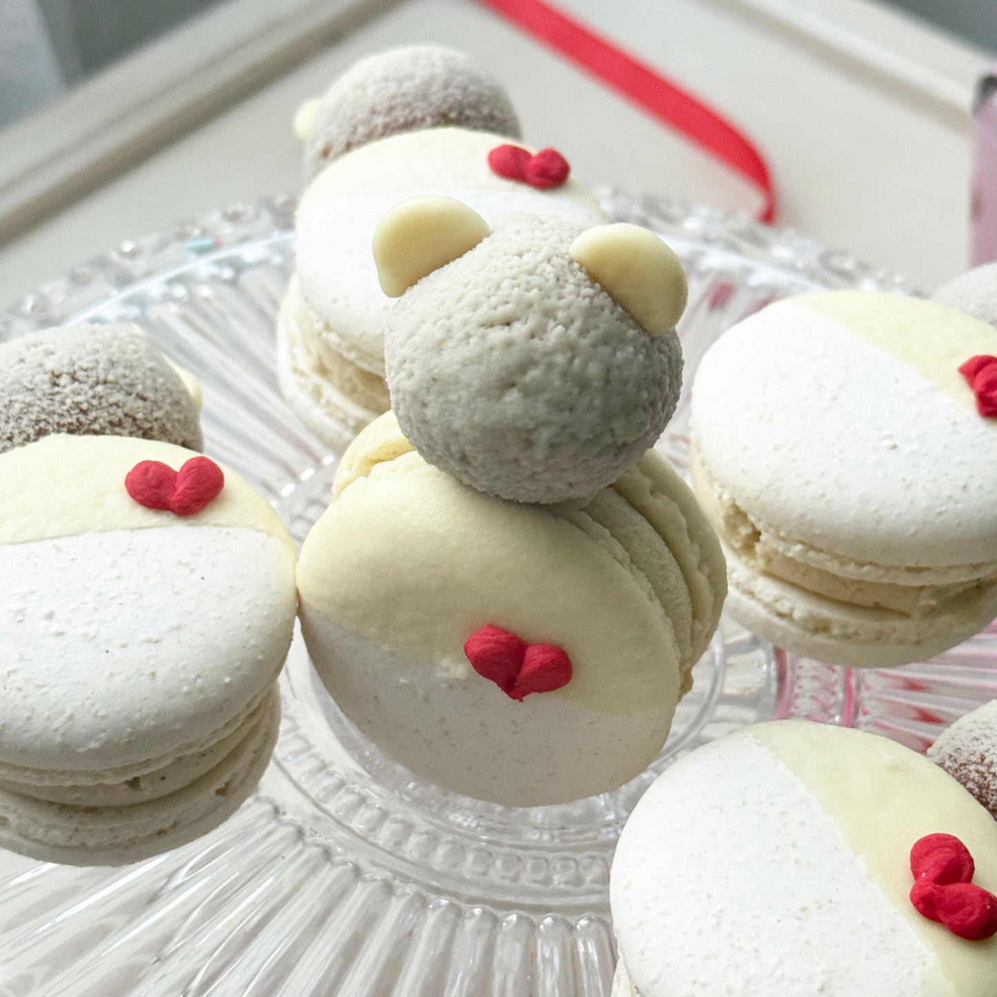 Bärli Macarons (Vanille Erdbeer) - VON 10.2.-14.2. ERHÄLTLICH!